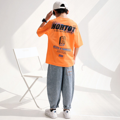 ملابس أطفال برقبة دائرية فضفاضة متوسطة الحجم نصف كم تي