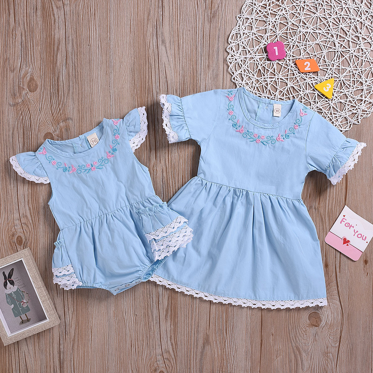 ملابس بيبي جيرل أخت مطابقة : فستان وبدلة زحف 