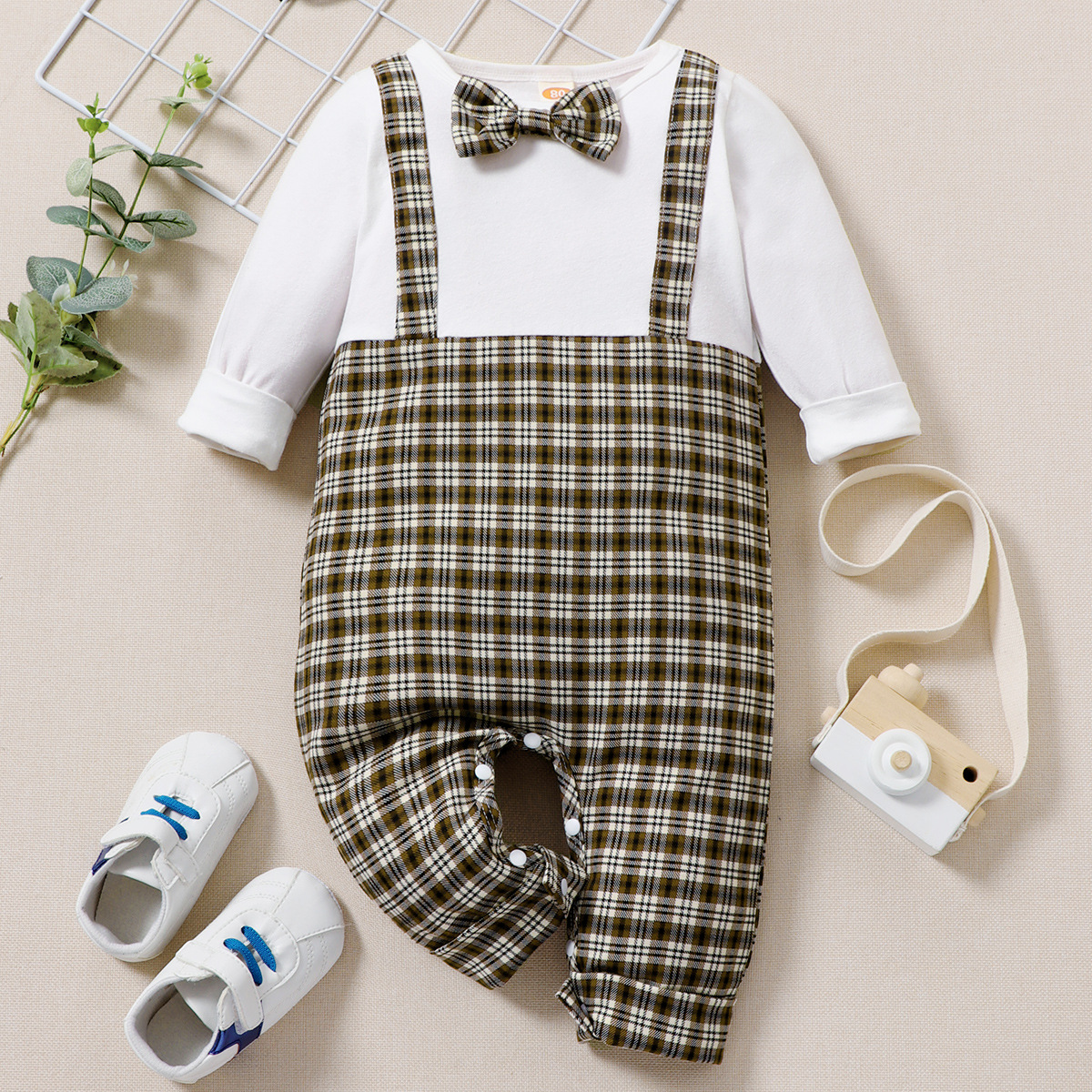 رومبر بأكمام طويلة ومزين بنقشة مربعات للفتيان