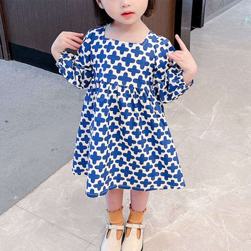 فستان خريفي نفل رباعي الأوراق