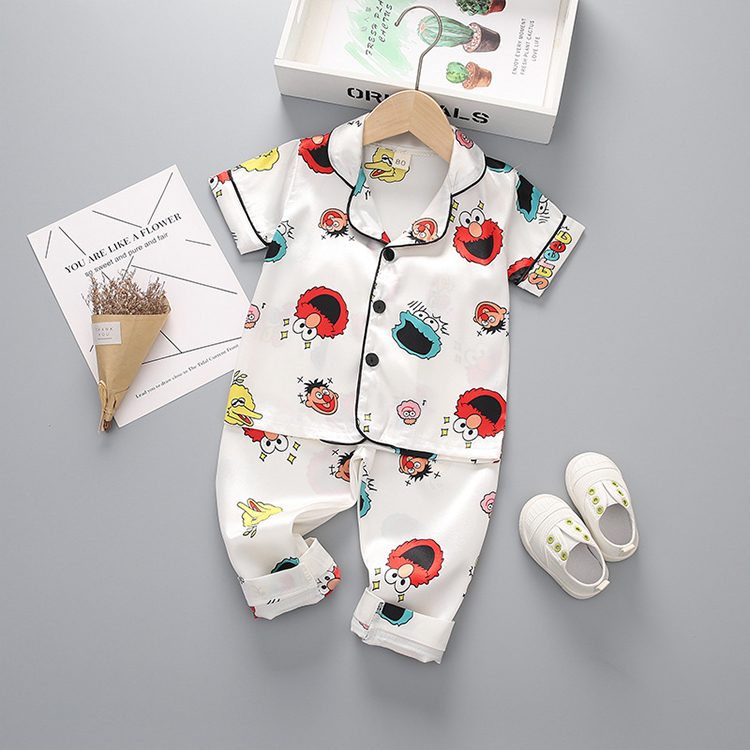 طقم بيجامة بنطلون قصير الأكمام كارتون عصري