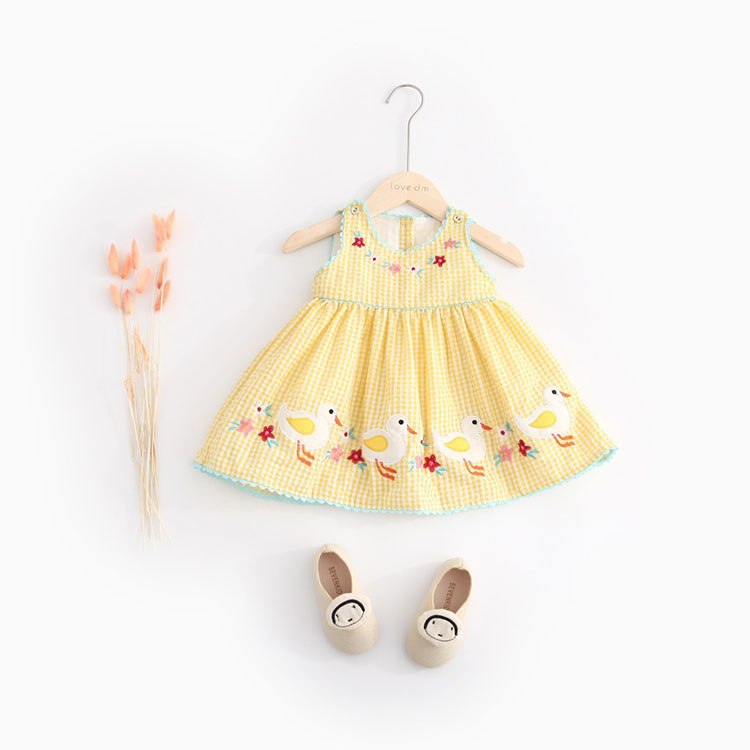 فستان صدرية بصورة البطيطة للصيف للطفلة